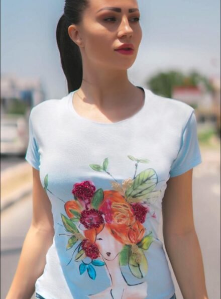 T-shirt with red embroidery